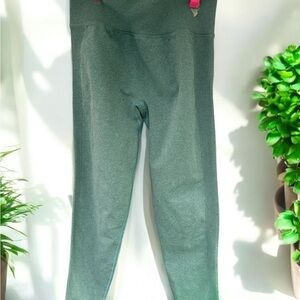 Green Leggings with Streamlined Fit and Smooth Finish